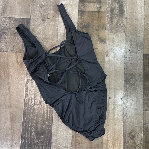 Bikini Lab Shell Yeah One Piece Swimsuit size Medium - Picture 4 of 11